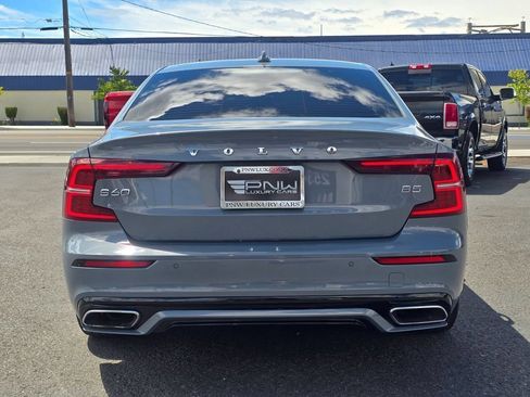 Used 2022 Volvo S60 B5 Momentum w/ Advanced Package FWD image 7