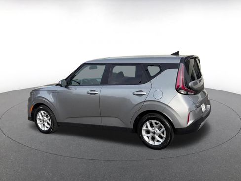 Used 2025 Kia Soul LX w/ LX Technology Package FWD image 10