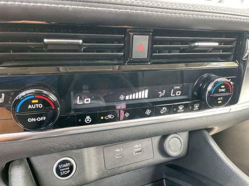 Used 2023 Nissan Rogue SV w/ SV Premium Package image 30