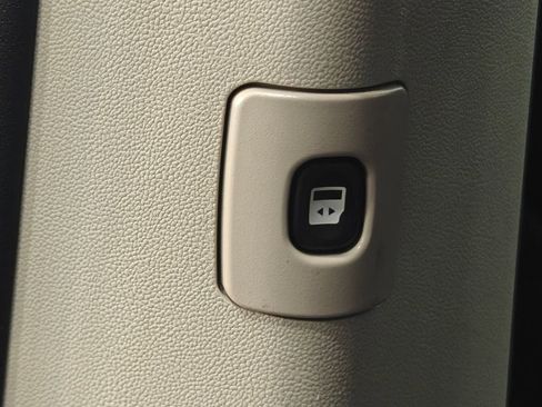 Used 2020 Dodge Grand Caravan SXT image 38