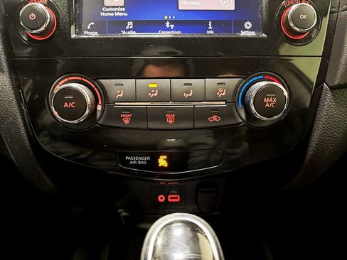 Used 2018 Nissan Rogue S image 19