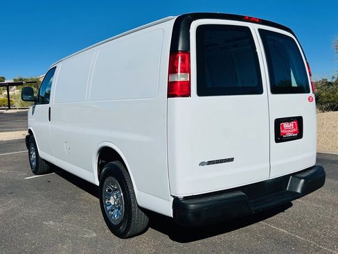 Used 2010 Chevrolet Express 1500 image 3