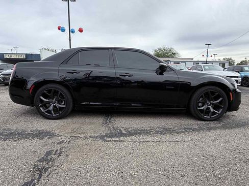 Used 2022 Chrysler 300 Touring w/ Sport Appearance Package image 8