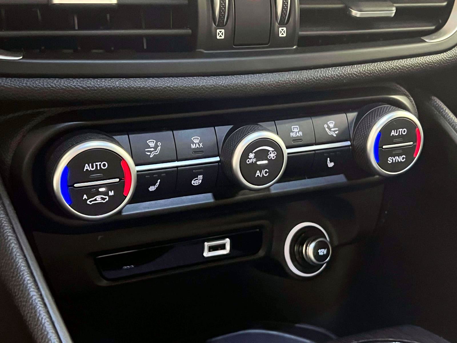 Used 2020 Alfa Romeo Giulia Ti AWD/4WD image 27