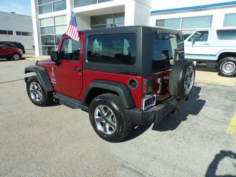 Used 2012 Jeep Wrangler Sport w/ Connectivity Group AWD/4WD image 10