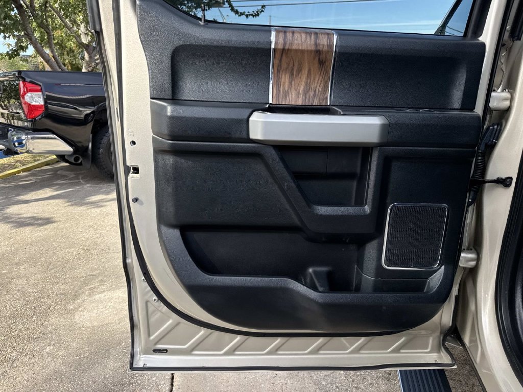 Used 2018 Ford F150 Lariat w/ Equipment Group 502A Luxury AWD/4WD image 13