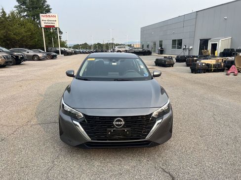 Used 2024 Nissan Sentra SV FWD image 2