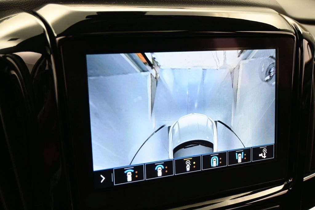 Used 2021 Chevrolet Traverse Premier w/ Redline Edition FWD image 24