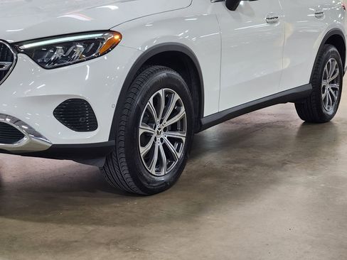 Used 2025 Mercedes-Benz GLC 300 4MATIC image 17