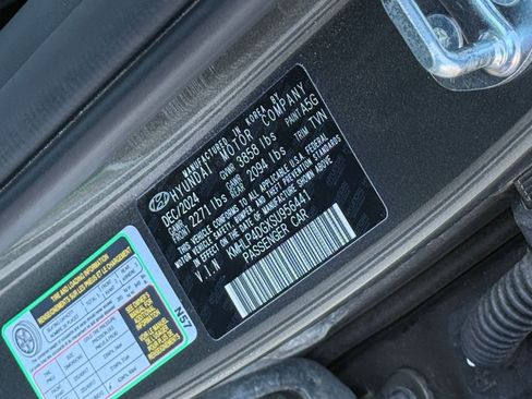 Used 2025 Hyundai Elantra Limited image 31