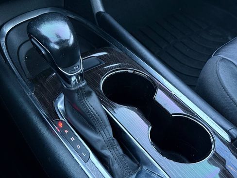 Used 2021 Chevrolet Malibu Premier FWD image 28
