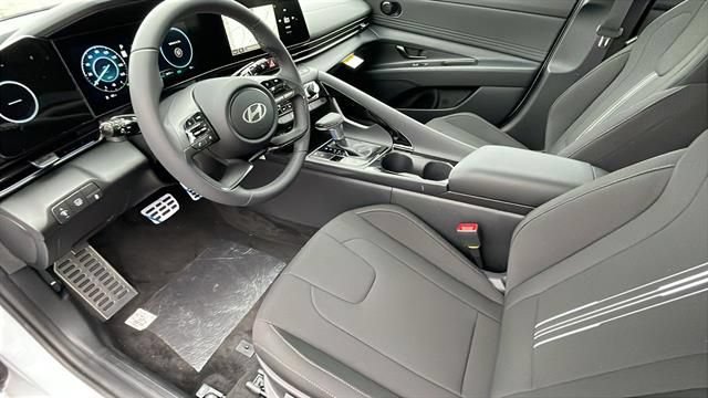 New 2025 Hyundai Elantra SEL FWD image 9