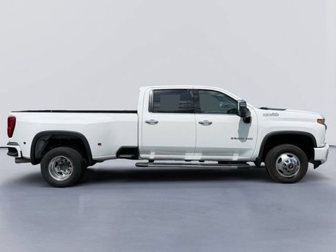 Used 2022 Chevrolet Silverado 3500 High Country AWD/4WD image 2