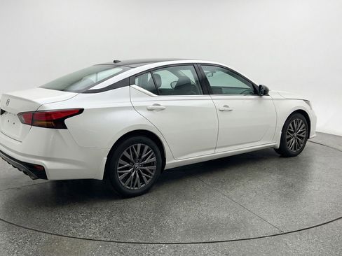 Used 2025 Nissan Altima 2.5 SV FWD image 9