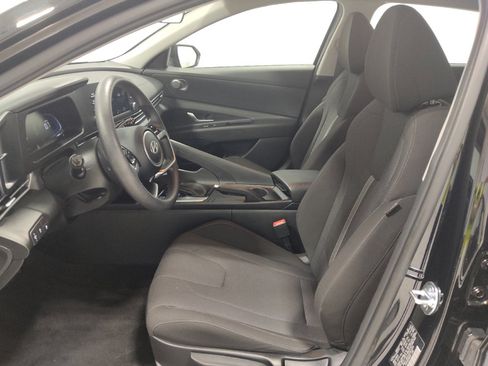Used 2025 Hyundai Elantra SE FWD image 17
