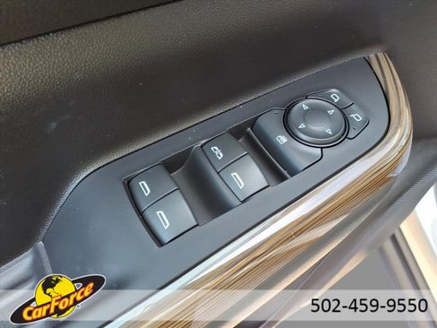 Used 2023 GMC Acadia SLE image 19