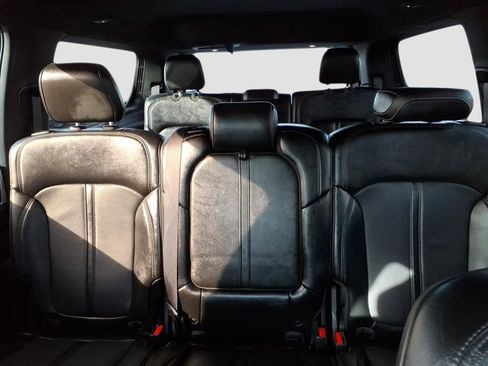 Used 2024 Jeep Wagoneer Series II w/ Flexible Seating Group image 18