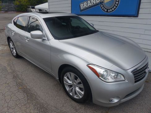 Used 2011 INFINITI M37 w/ Deluxe Touring Pkg RWD image 4
