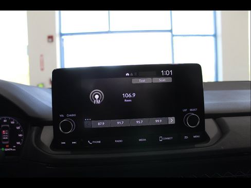 Certified 2025 Honda Accord SE image 28
