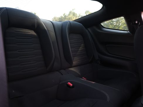 Used 2016 Ford Mustang Coupe RWD image 12