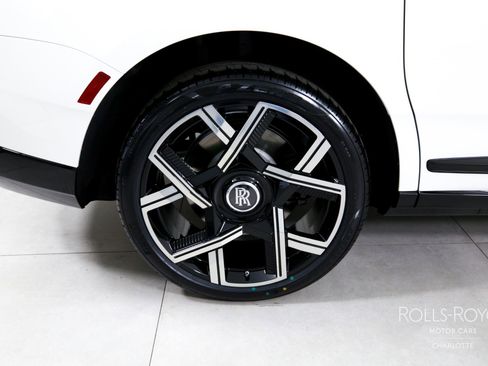 New 2026 Rolls-Royce Cullinan image 40