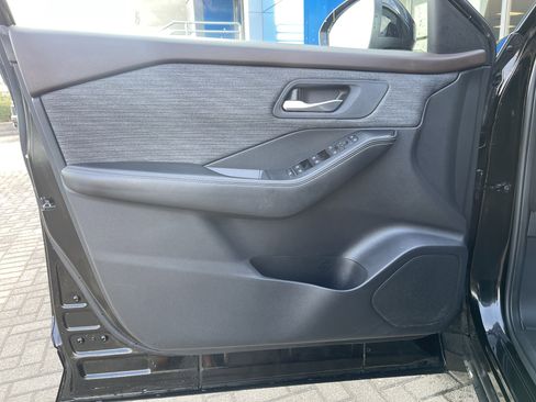 Used 2021 Nissan Rogue SV image 14