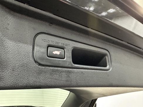 Certified 2025 Honda Pilot Touring image 32