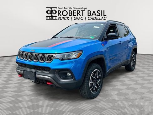 Used 2025 Jeep Compass Trailhawk AWD/4WD image 1