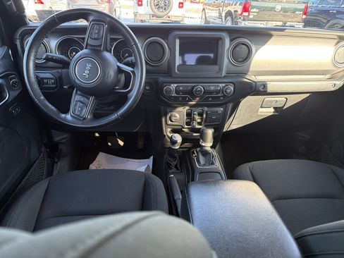 Certified 2022 Jeep Gladiator Willys image 12