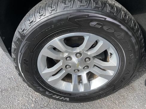 Used 2019 Chevrolet Suburban LT image 26