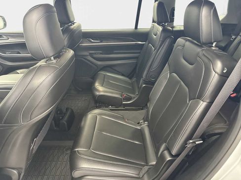 Used 2023 Jeep Grand Cherokee L Limited AWD/4WD image 24