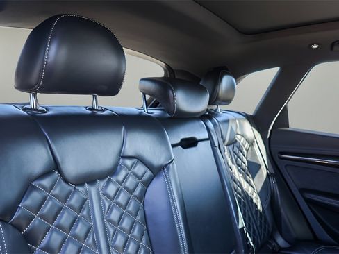 Used 2023 Audi SQ5 Prestige w/ Prestige Package image 23