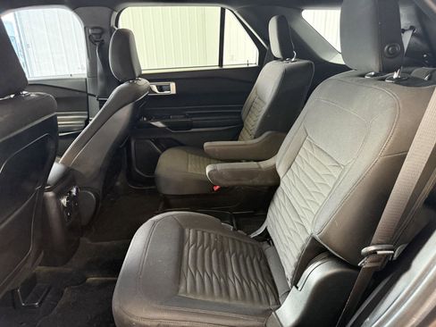 Used 2020 Ford Explorer XLT image 19