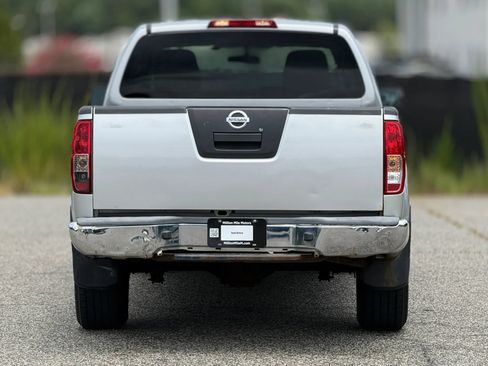 Used 2012 Nissan Frontier SV AWD/4WD image 4