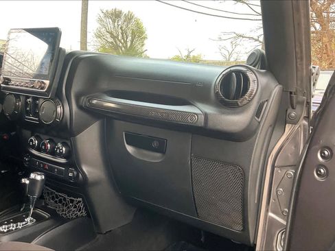 Used 2014 Jeep Wrangler Unlimited Sahara w/ Connectivity Group image 19