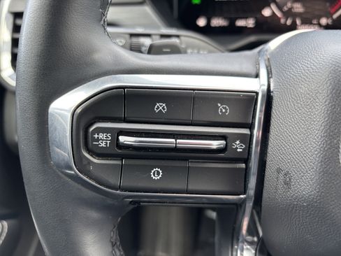 Used 2024 GMC Acadia Elevation image 29