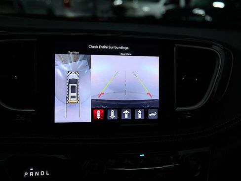 Used 2025 Chrysler Pacifica Select AWD/4WD image 28