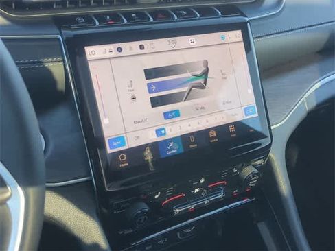 New 2025 Jeep Grand Cherokee Limited image 29