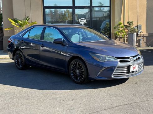 Used 2015 Toyota Camry LE FWD image 1