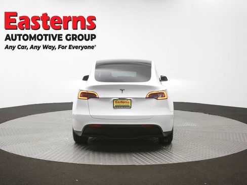 Used 2022 Tesla Model Y Long Range AWD/4WD image 31