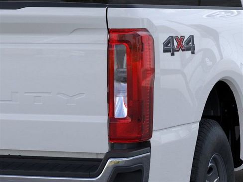 New 2026 Ford F250 XL w/ XL Chrome Package image 21