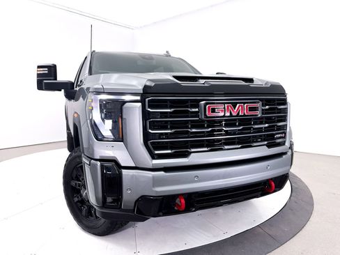 Used 2025 GMC Sierra 2500 AT4 AWD/4WD image 8
