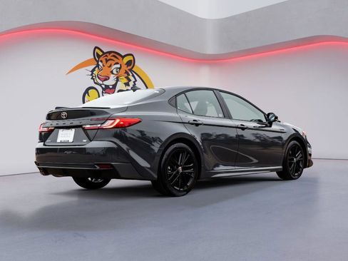 Used 2026 Toyota Camry SE image 5