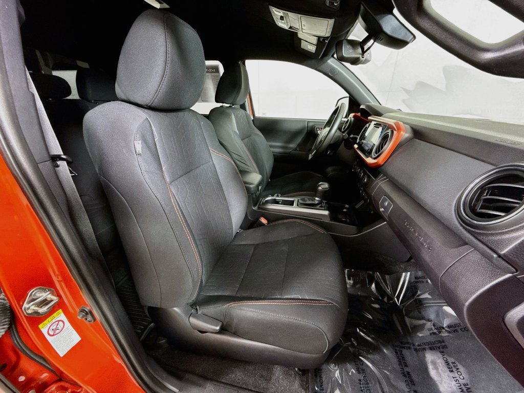Used 2018 Toyota Tacoma TRD Sport w/ Technology Package AWD/4WD image 29