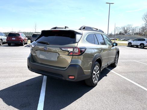 Used 2025 Subaru Outback Premium image 9