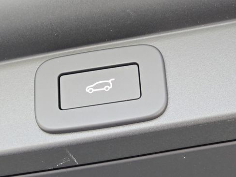 New 2025 Land Rover Range Rover SE image 19