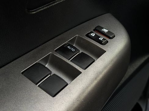 Used 2012 Toyota Tundra 4x4 Double Cab w/ TRD Off-Road Pkg image 8