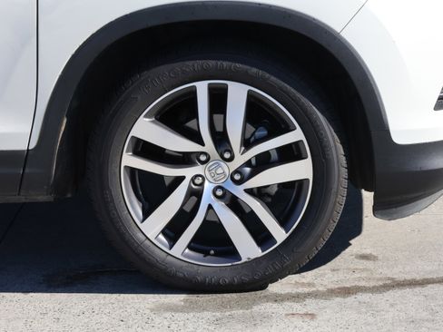 Used 2017 Honda Pilot Touring image 11