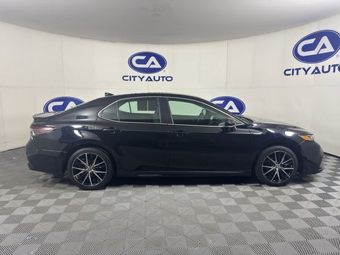 Used 2024 Toyota Camry SE FWD image 2