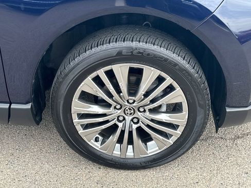 Used 2024 Toyota Venza XLE image 42